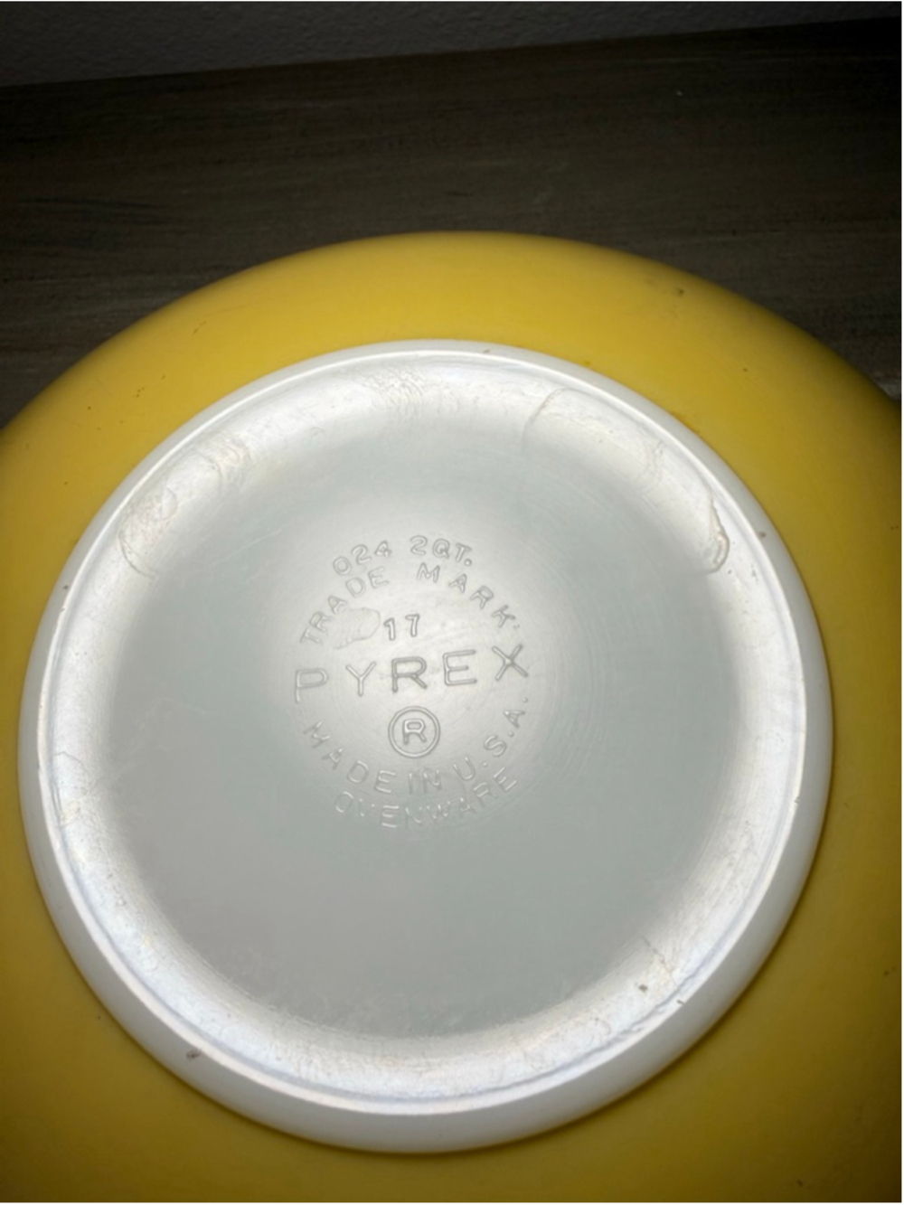 VINTAGE PYREX CASSEROLE DISH #024 2 QT Golden Yellow Pre-owned no lid - Picture 8 of 13